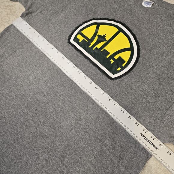 Seattle Super Sonics Gray 2XL t-shirt old logo featuring the Seattle skyline - Picture 3 of 8